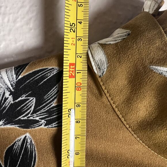 Who What Wear Sz M Long Sleeve Floral Peplum Blouse Asymmetrical Buttons Mustard - Picture 10 of 11